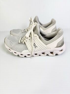 On Running Cloudswift Glacier Women’s Athletic Shoes in Light Gray and White W8